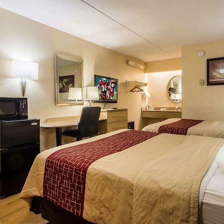 Red Roof Inn Detroit Metro Airport - Белвил Екстериор снимка