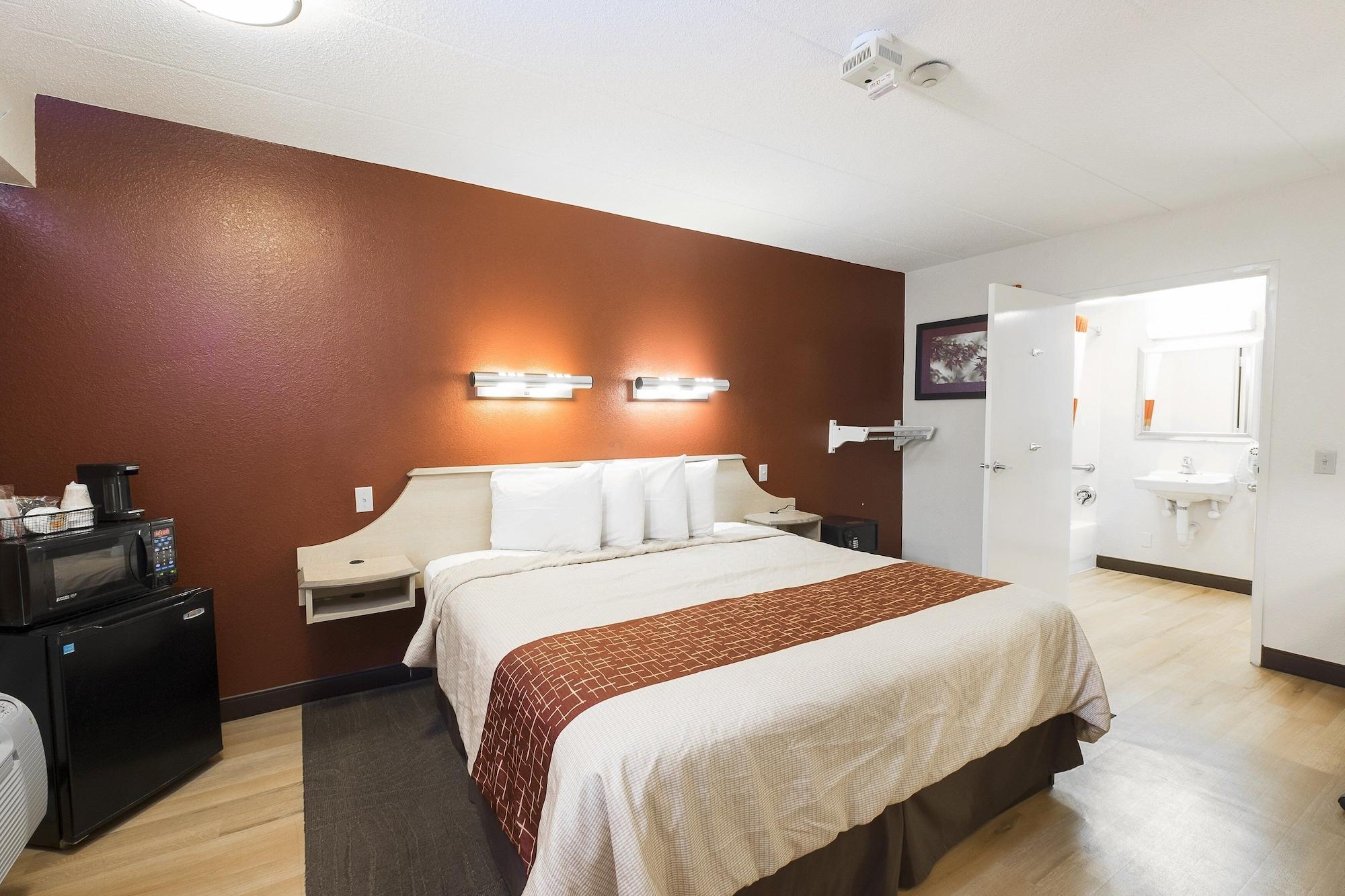 Red Roof Inn Detroit Metro Airport - Белвил Екстериор снимка