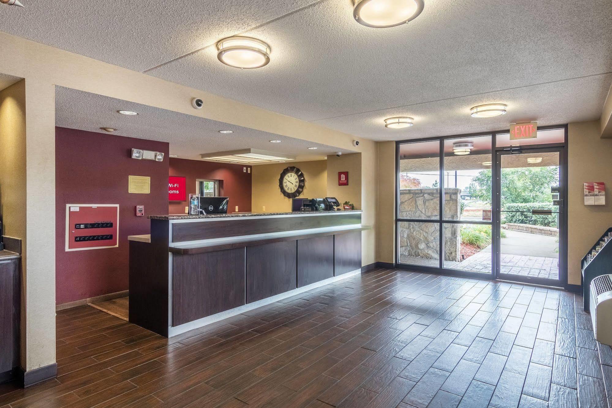 Red Roof Inn Detroit Metro Airport - Белвил Екстериор снимка