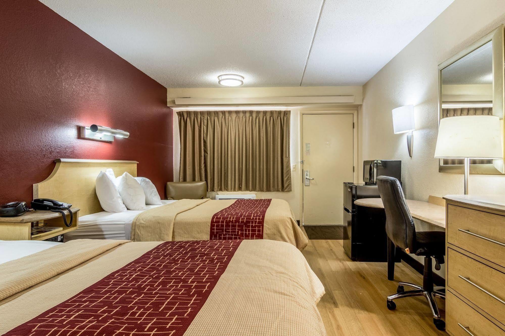 Red Roof Inn Detroit Metro Airport - Белвил Екстериор снимка